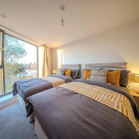 Luxury 3Br Apt Sleeps 10, Wembley & Park Views